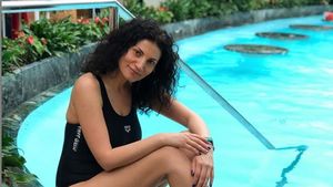 Cum a fost fotografiată astăzi Ioana Ginghină, după ce a divorțat oficial de Alex Papadopol. Detaliul ciudat observat de toată lumea