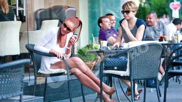 Bianca a iesit la terasa cu solista JJ, care a debutat alaturi de Corina! Se apuca de cantat?