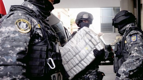 A incercat sa introduca in tara 333 de kilograme de heroina, dar a fost prins! Ce salariu avea traficantul de droguri!