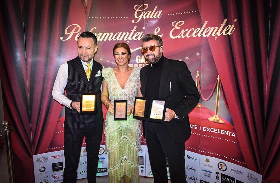 Anamaria Prodan a purtat o rochie extrem de elegantă, dar transparentă! Gafa făcută de soția lui Reghe când a primit un premiu important în cariera ei