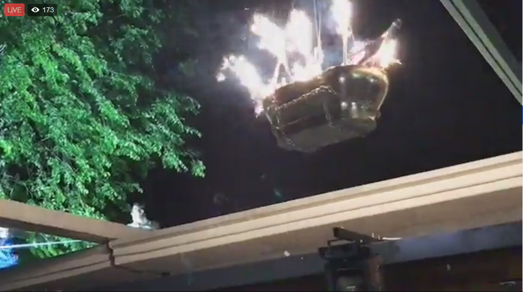 CANCAN.ro a transmis LIVE de la evenimentul anului! S-a deschis cea mai mare şi mai scumpă şampanie comandată în România: dinozaurul rose de 9 litri!