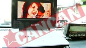 Un taximetrist bucurestean si-a dotat masina cu DVD