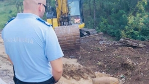 Bombă de 100 de kilograme, descoperită în Mehedinţi, în zona machetei Podului lui Traian