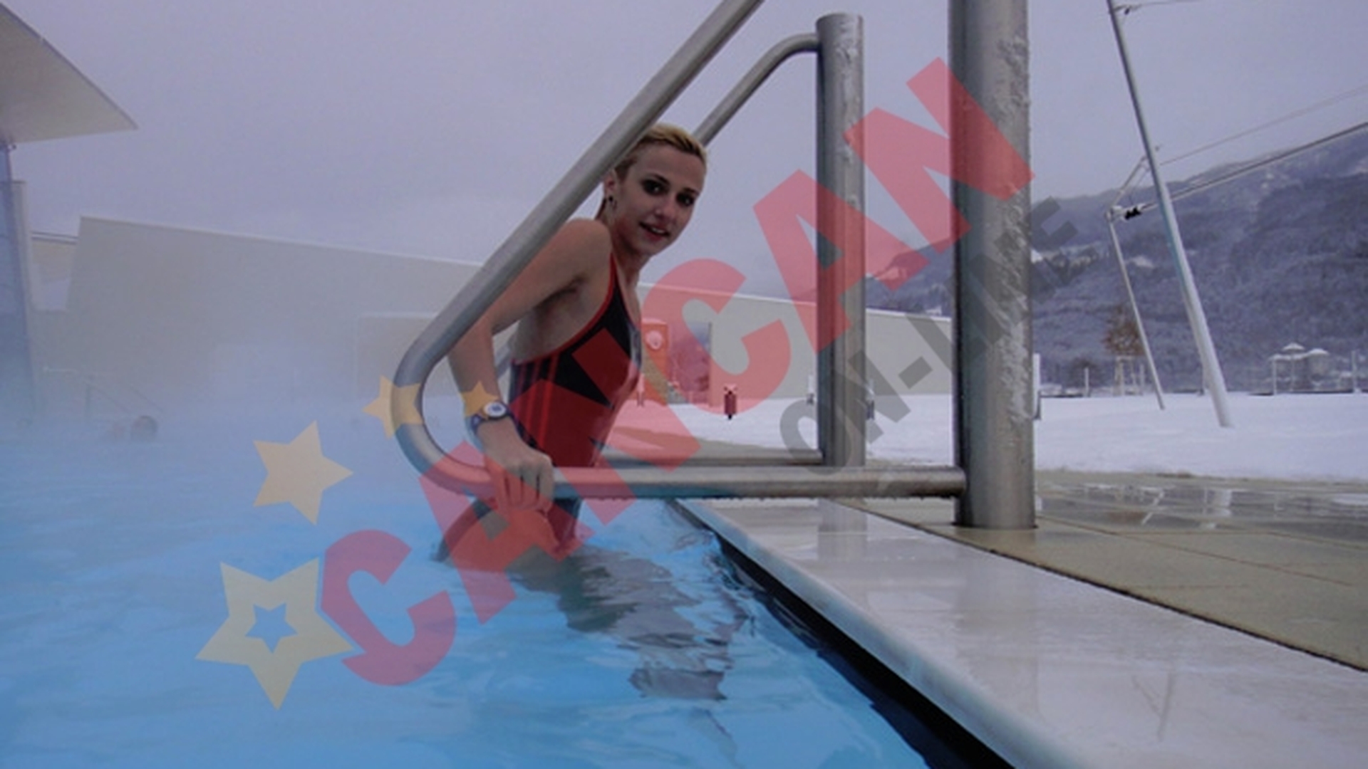 Dana Rogoz a facut baie intr-o piscina in aer liber, in mijlocul muntilor!
