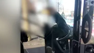 Şofer de autobuz din Constanţa, filmat în timp ce consumă alcool, la volan