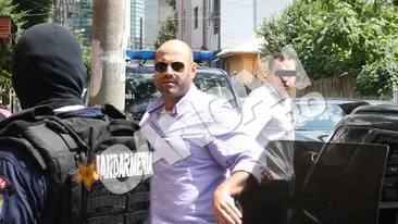 Fostul iubit al Ginei Pistol, perchezitionat la sange de mascati! I-au luat din casa doua ceasuri si bani!