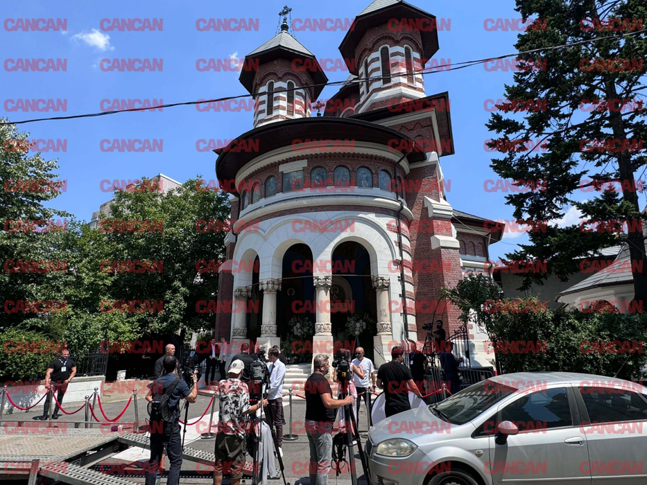 Primii invitați au ajuns la Biserica Sfântul Visarion, unde va avea loc cununia religioasă /Foto: CANCAN.RO
