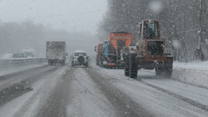 Prăpăd în ţară din cauza iernii! Află ce drumuri sunt blocate, dar şi cum se circulă