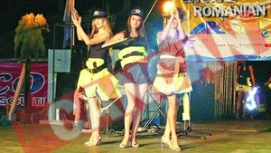 Sexy politiste pe litoral