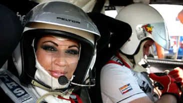 FOTO Nicoleta Luciu a fost copilot la Baneasa Rally Show! Uite ce bine arata in echipamentul de raliu!