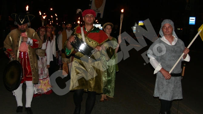 La Suceava nu e apa calda toata luna, dar e Festival medieval!