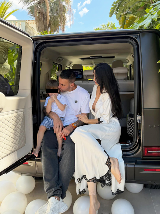 Andreea Sasu a fost externată din spital! Primele imagini cu românca + Ce cadou spectaculos i-a făcut Philipp Plein