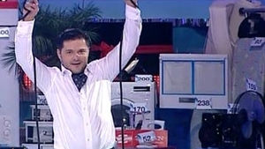 VIDEO Liviu Varciu, asa cum nu l-ai vazut niciodata! Face acrobatii in platoul emisiunii si se urca pe o franghie