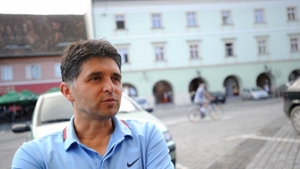 Lovitură în instanță pentru Marius Vecerdea în dosarul privind înscrierea noilor membri din conducerea Federației Române de Tenis. Vecerdea, scos cu forța din sala de judecată de gardieni