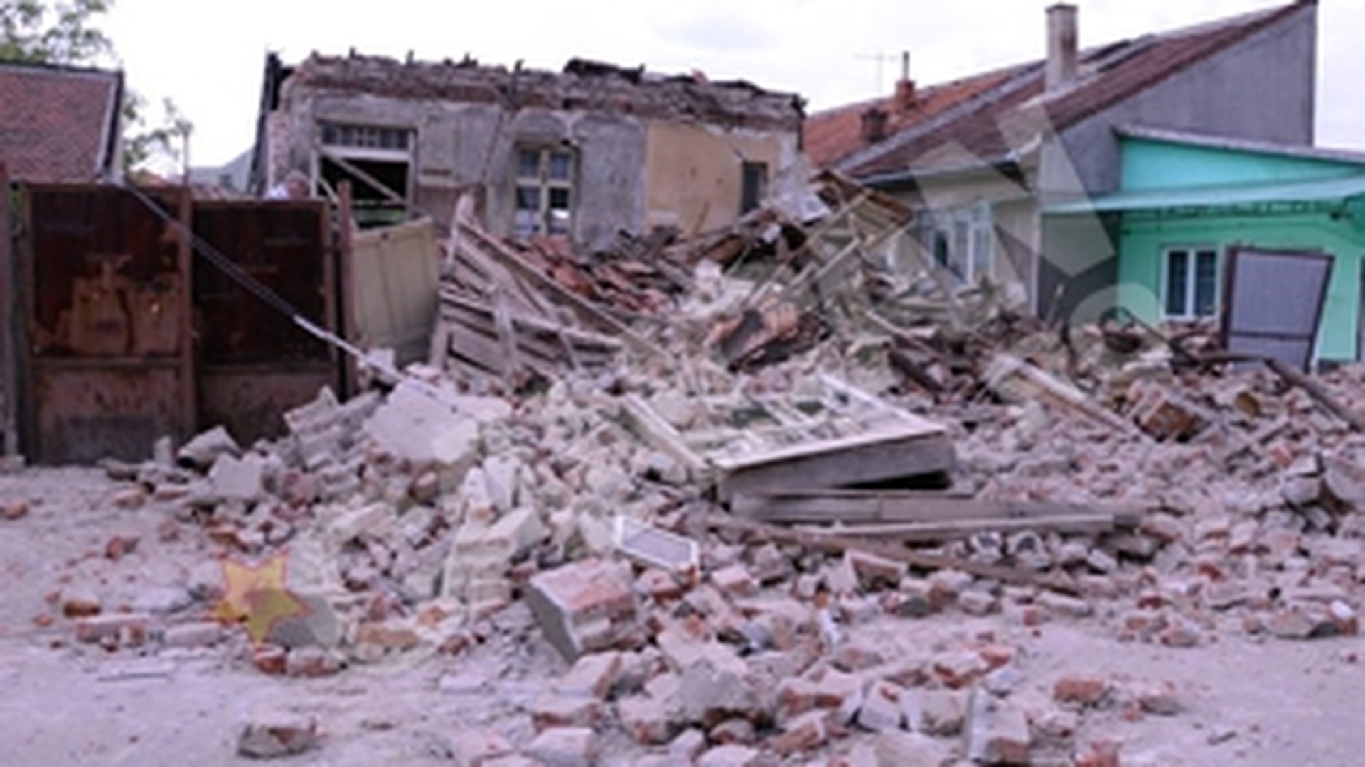 O casa din Oradea s-a daramat in urma unei interventii a muncitorilor