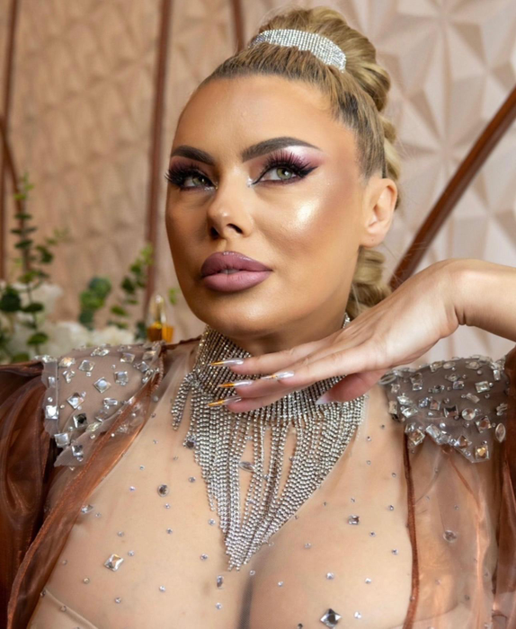 Dansatoarea de belly dance vrea să dea jos cele 12 kilograme acumulate în pandemie foto: Instagram