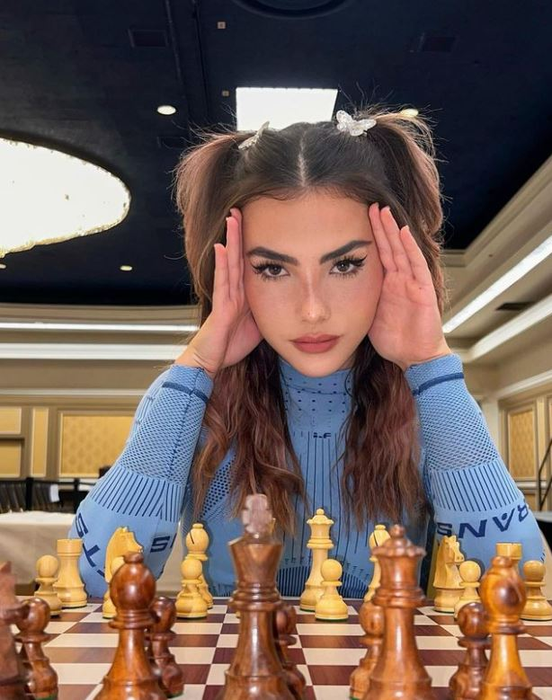 Ea este Andrea Botez, cea mai frumoasă jucătoare de șah din lume. Ce a pățit românca la ultima competiție la care a participat