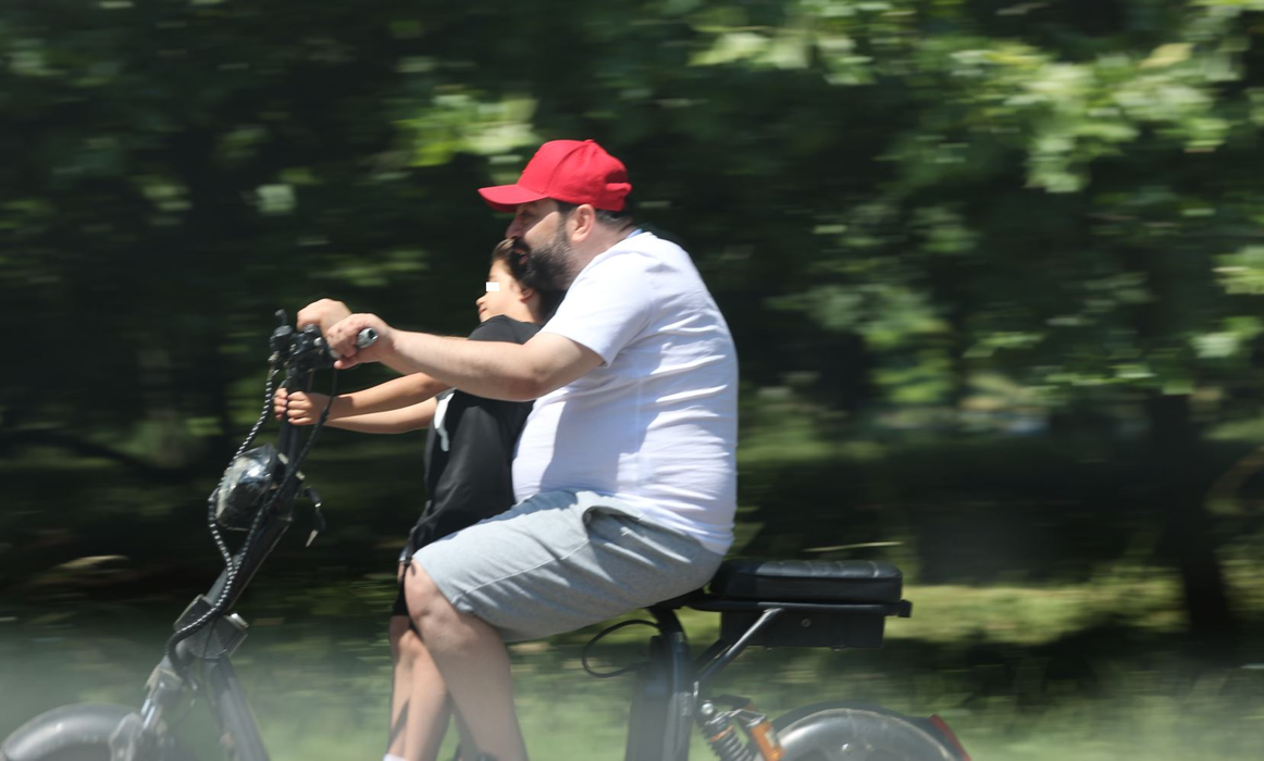 Florin Salam: "Mulțumesc lui Dumnezeu că, uite, astăzi, după atâta muncă zilele astea, nu prea am dormit de loc și de asta îmi cer scuze la oameni că poate ei vor să mă pună să cânt și sunt nedormit"