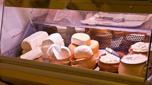 Anunţ de ultimă oră! Bacteria E.coli, găsită în probe de carne de pui şi în brânză de vaci