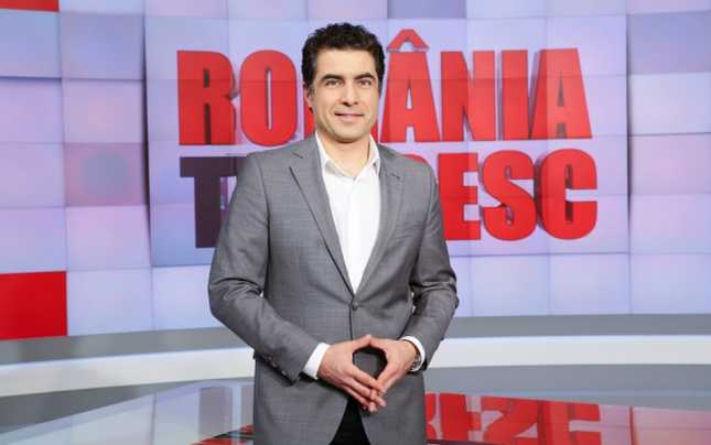 Celebrul prezentator de la PRO TV apare rar în public cu soția (cunoscută jurnalistă)… Noi i-am filmat însă departe de pupitrul știrilor!
