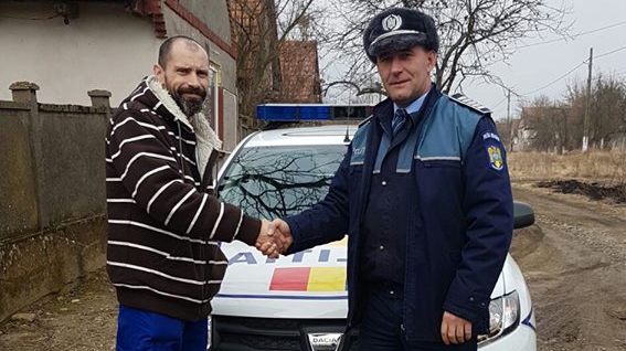 A găsit un portofel cu 2.200 de euro în el şi... Continuarea i-a lăsat mască pe poliţişti!