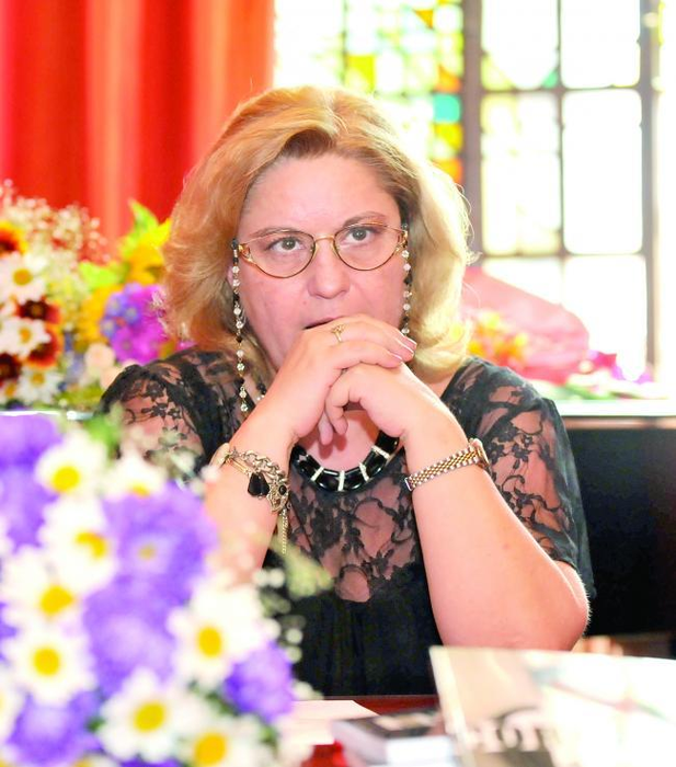 Făcea furori pe vremea comunismului, acum nu prea mai câştigă nimic din muzică! Mirela Fugaru este în prezent….