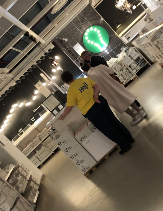 Fiica Andreei Esca prinsă cu maimuța,  la "vânătoare" de chilipiruri! La asta nu te-ai fi așteptat de la Alexia Eram!