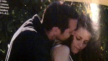 Chiar ii pare rau? Uite cu cata pasiune se saruta Kristen Stewart cu regizorul, in timp ce Robert Pattinson o astepta acasa!