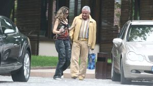 Când galbenul era culoarea iubirii. Anna Lesko și Irinel Columbeanu, acum 20 de ani. O poveste cu bani, stil discutabil și multă pasiune moldovenească