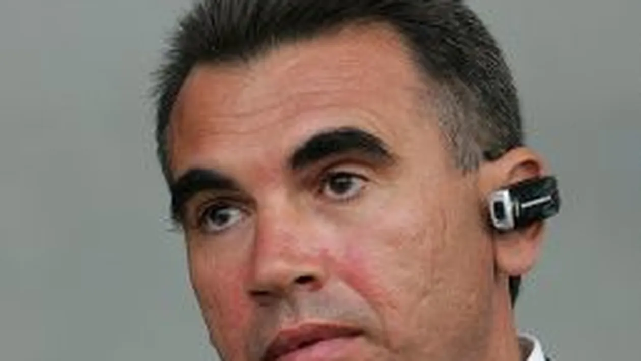 Cine-a fost si ce-a ajuns! Cornel Penescu traieste acum ca un pensionar! Sta numai in casa si nu are nici macar telefon!