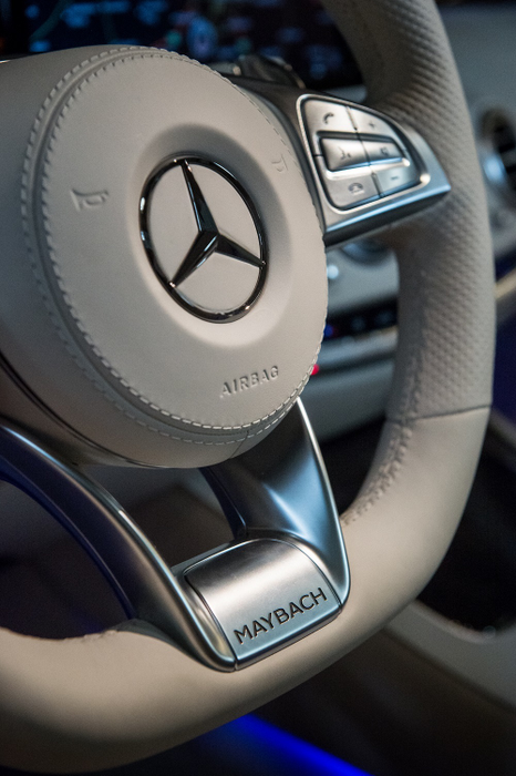FOTO / Ion Ţiriac, primul posesor din lume al noului bolid Maybach S650 Cabriolet! Câţi bani a scos din conturi fostul tenismen