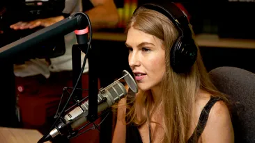 Corina canta din nou in romana! Fanii imi spun ca slava Domnului ca mi-a venit mintea la cap