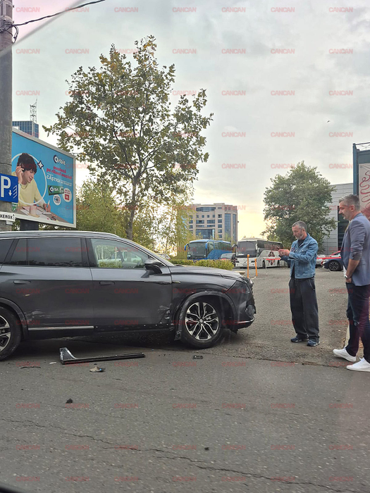 Mihai Stoica, implicat într-un accident în Capitală. Bolidul președintelui FCSB, avariat în urma impactului