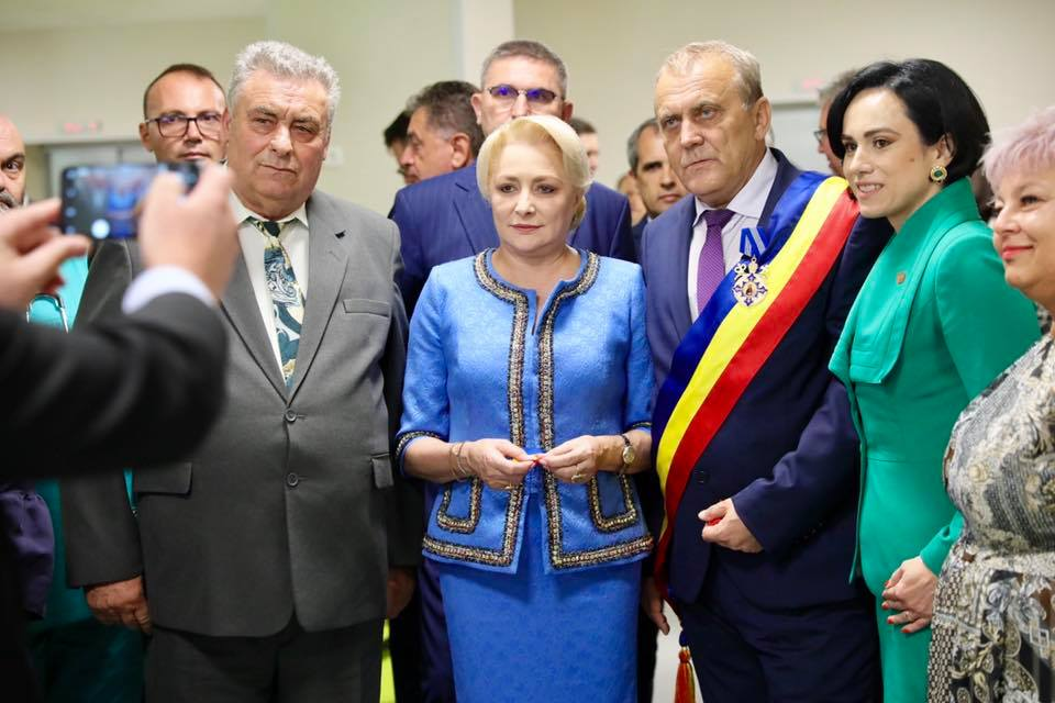 Soțul Vioricăi Dăncilă are un salariu mai mare decât șefa PSD. I-a dăruit un ceas de 20.000 de euro și dețin împreună 4 case