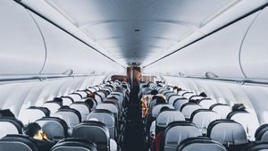 Un pasager al avionului Blue Air care s-a depresurizat a făcut dezvăluiri despre momentele de panică prin care a trecut: ”Se simțea un aer închis, ușor încins”