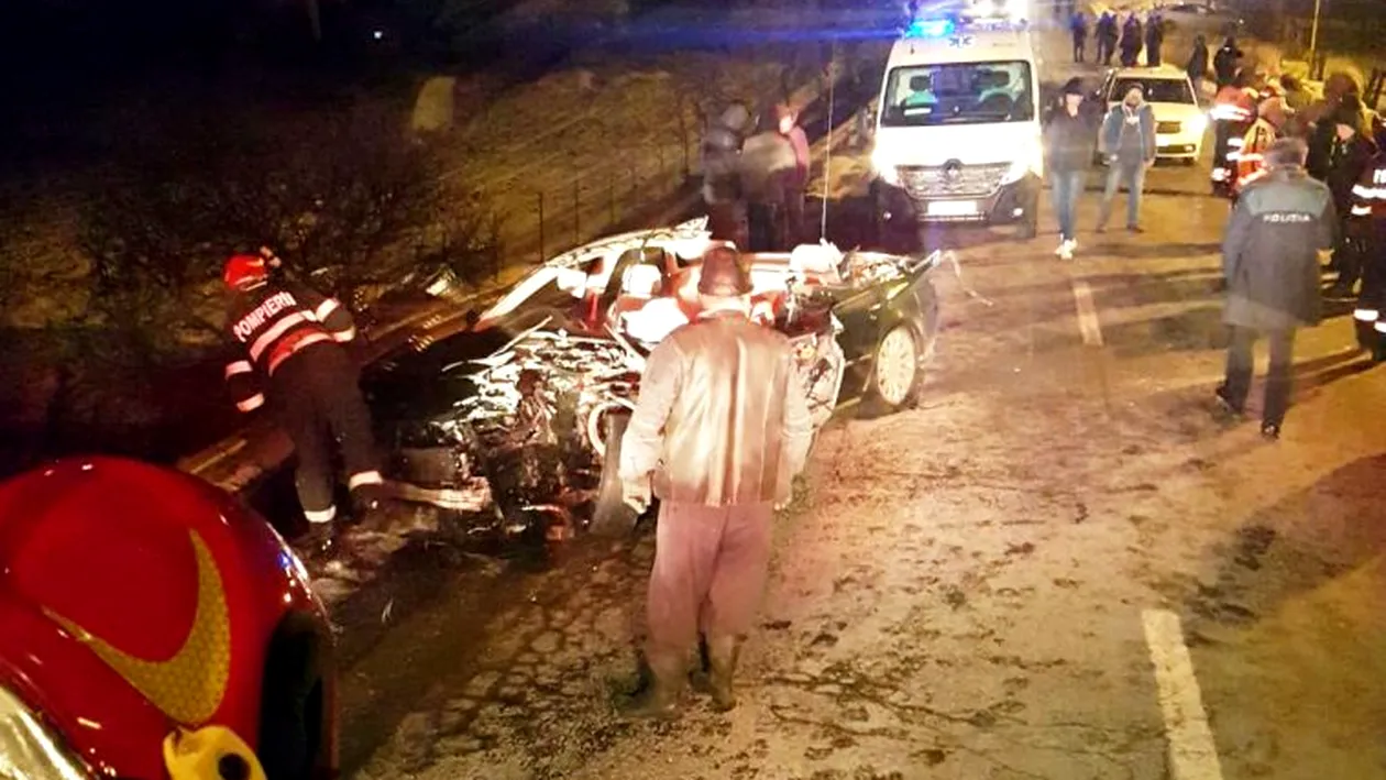 Tragedie în Botoșani. Un tânăr a murit, după ce mașina în care se afla a intrat într-o remorcă