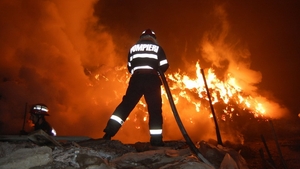 Incendiu devastator! Pompierii se lupta sa stinga focul izucnit la Seminarul Teologic din Suceava!