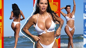 Daniela Crudu a declanșat un ”tsunami” puternic după ce a plonjat în apă cu silicoanele XXL!