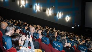 „Țăndări”, comedia regizată de Bogdan Naumovici,   pe primul loc în box office