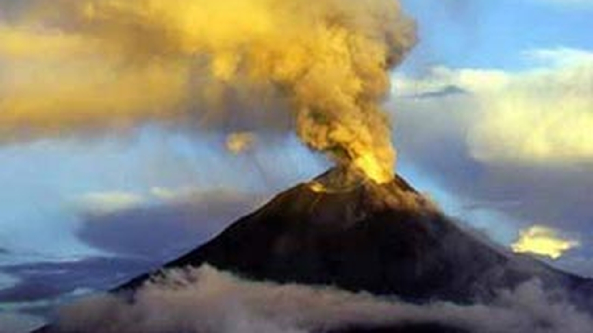 Inca un dezastru natural ameninta Pamantul! Vulcanul Nyiragongo din Congo poate erupe in curand!