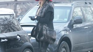Iarna este ca vara pentru Daiana Anghel. Vezi la ce accesorii de plaja nu ar renunta blonda nici pe un ger de crapa pietrele!