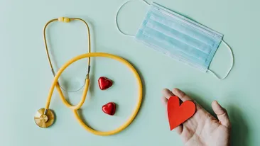 Simptomele de COVID diferă la cei vaccinați față de persoanele nevaccinate. Cum faci diferența