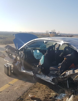 În urma impactului, patru oameni au ajuns la spital