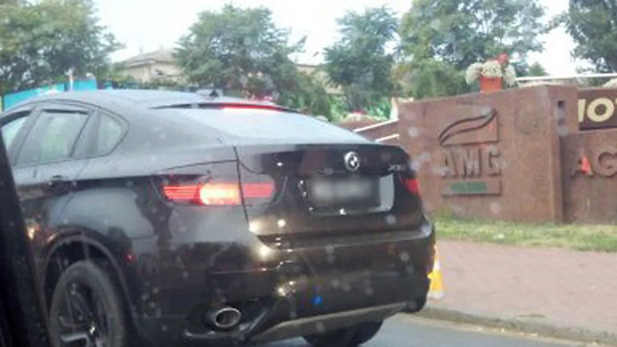 Un moldovean şi-a personalizat numărul de la maşină. Ce a scris pe plăcuţe!