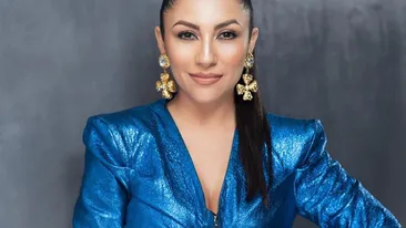 Andra s-a afişat cu decolteul la vedere şi e mai sexy ca niciodată!