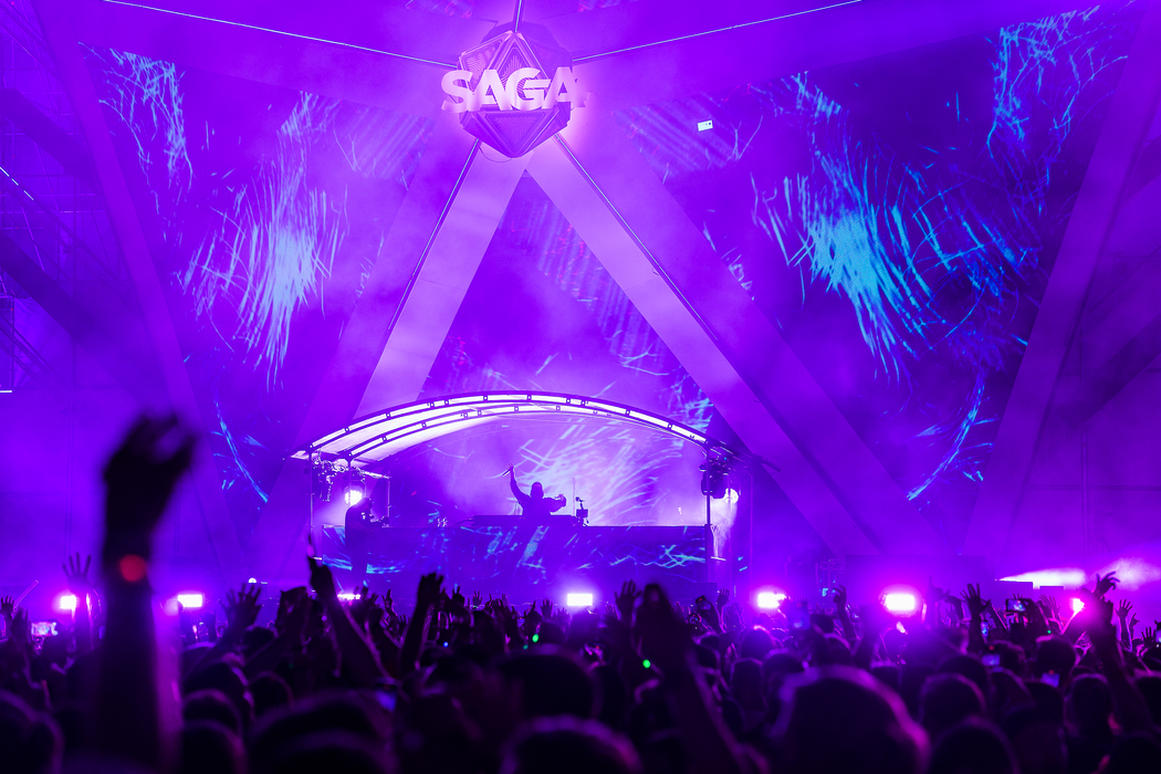 Alan Walker va susține cel mai exclusivist DJ-set în Rave Plane la SAGA Festival 2023
