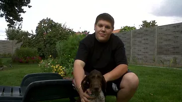 Ce pregateau gemenii din Timis acuzati de pedofilie? Fratii se “jucau” de-a cutitasul si pistolarul acasa