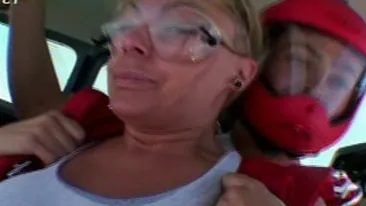 Jasmine, dansatoarea din buric, s-a aruncat de la 4.000 de metri inaltime: Mi-am vazut moartea cu ochii