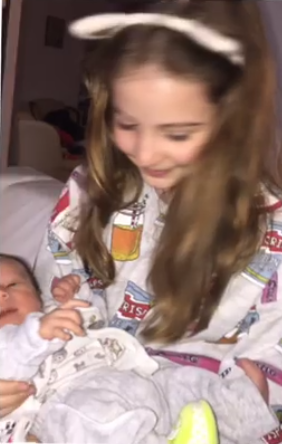 Monica Gabor i-a făcut cunosştinţă fiicei ei, Irina Columbeanu, cu cel mai nou membru al familiei