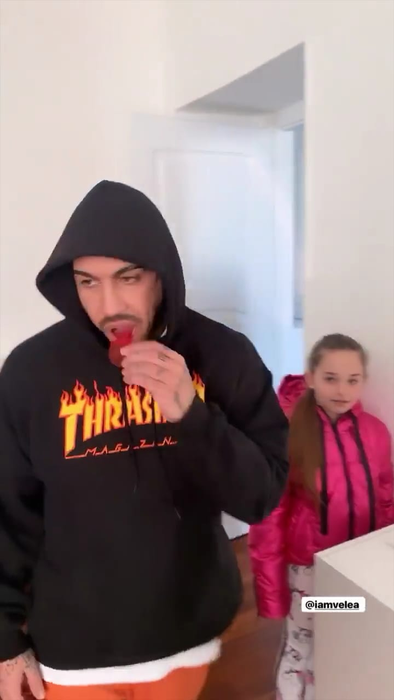 Alex Velea e topit după “fiica lui vitregă”! Antonia l-a filmat în timp ce o răsfața pe Maya